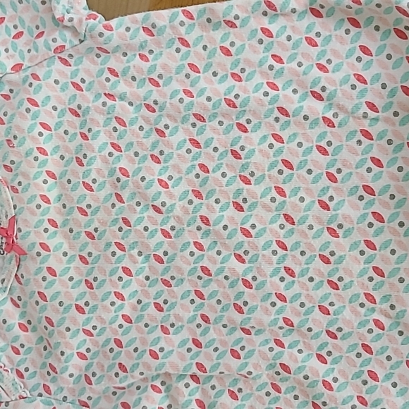 (4) Bodysuits 6m - Picture 6 of 8